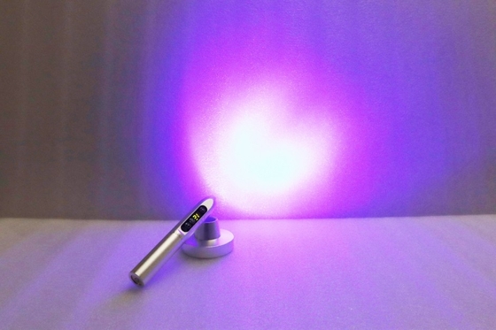 ไฟฉายแสงไฟฟ้า LED UV ขนาด 365nm แรงสูง มีแบตเตอรี่ชาร์จได้ และมีพลังงานออก 5W